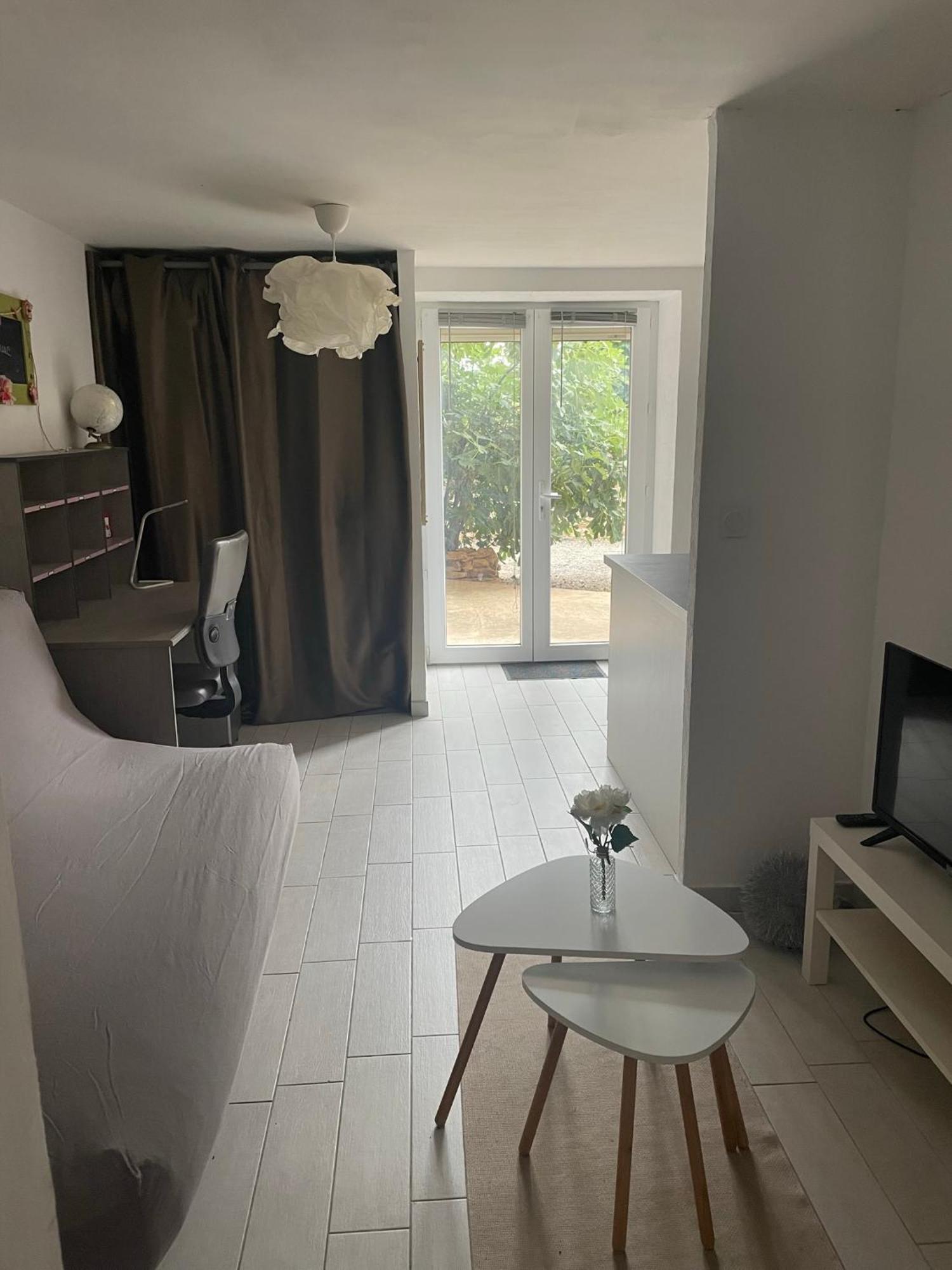 Petit Studio Aux Portes Du Beaujolais Saint-Germain-Nuelles Luaran gambar